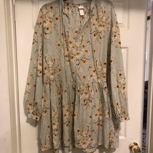 Over sized floral print flowy dress. Like new